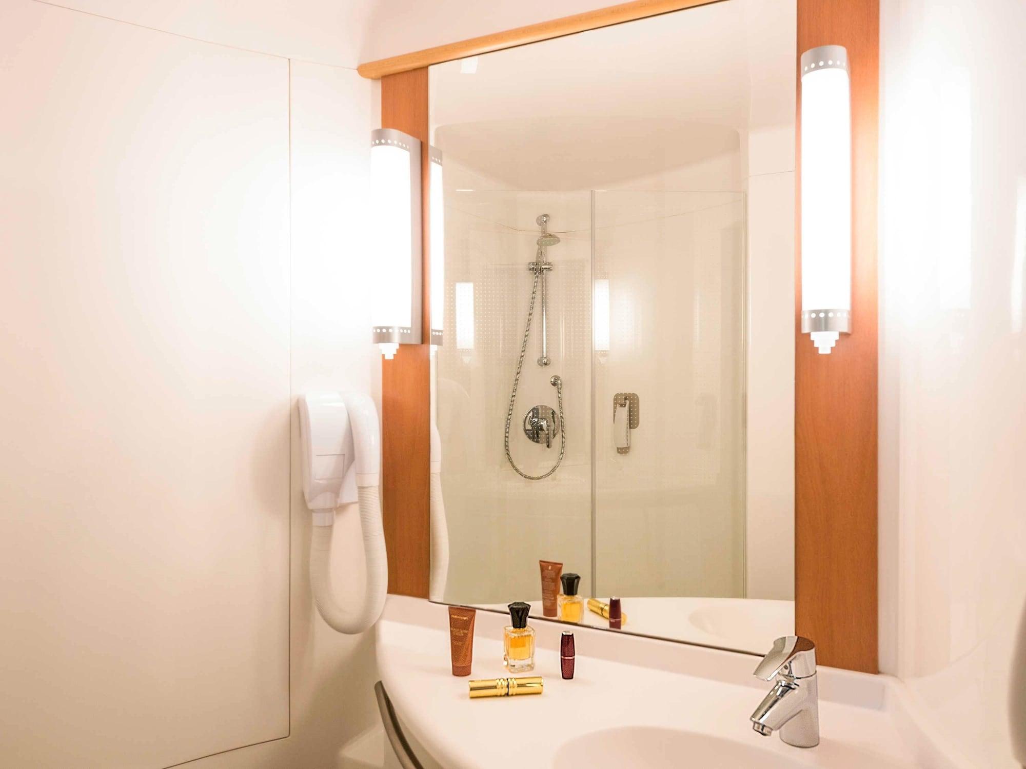 Готель Ibis Esch Belval Екстер'єр фото