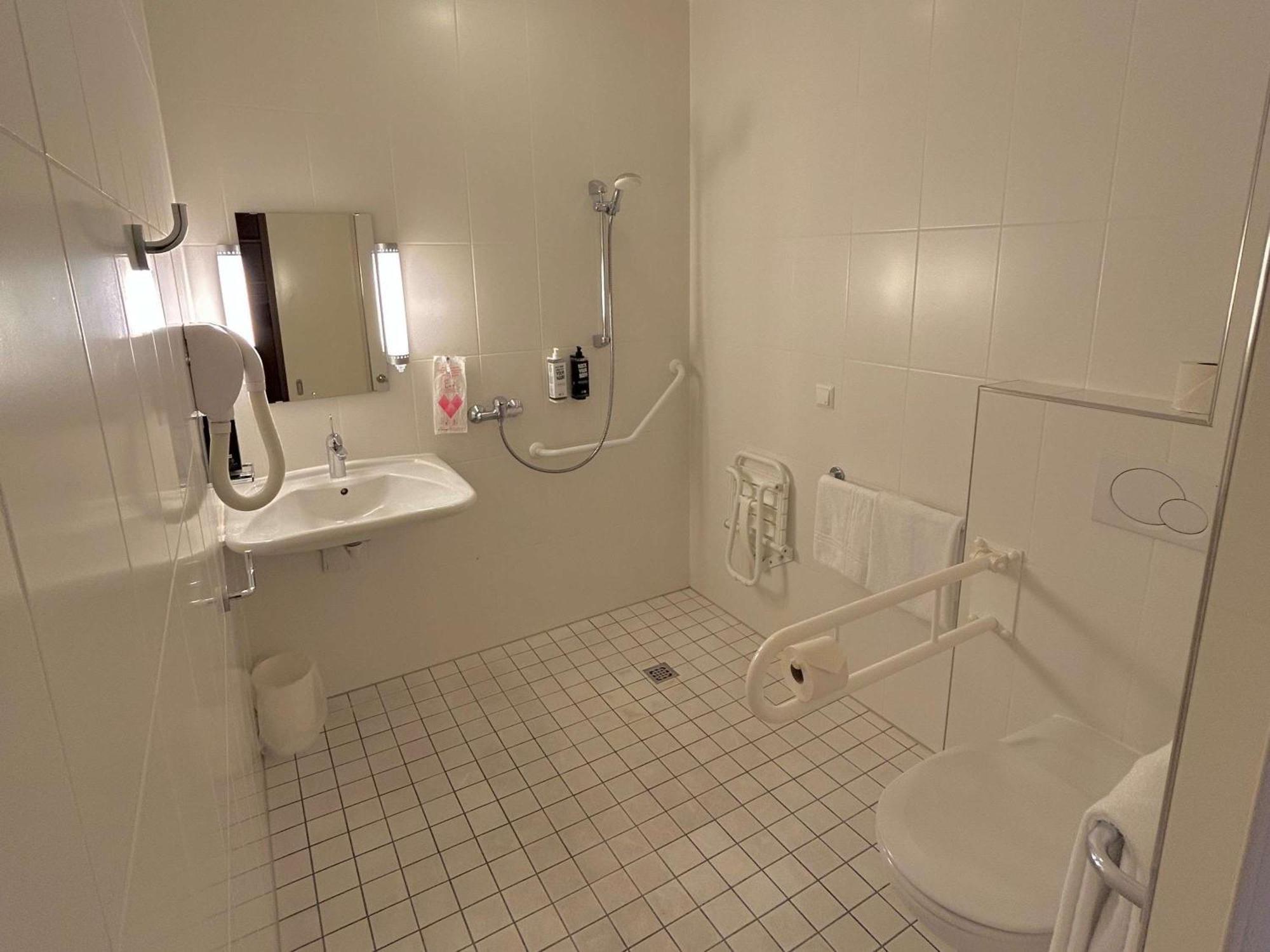 Готель Ibis Esch Belval Екстер'єр фото