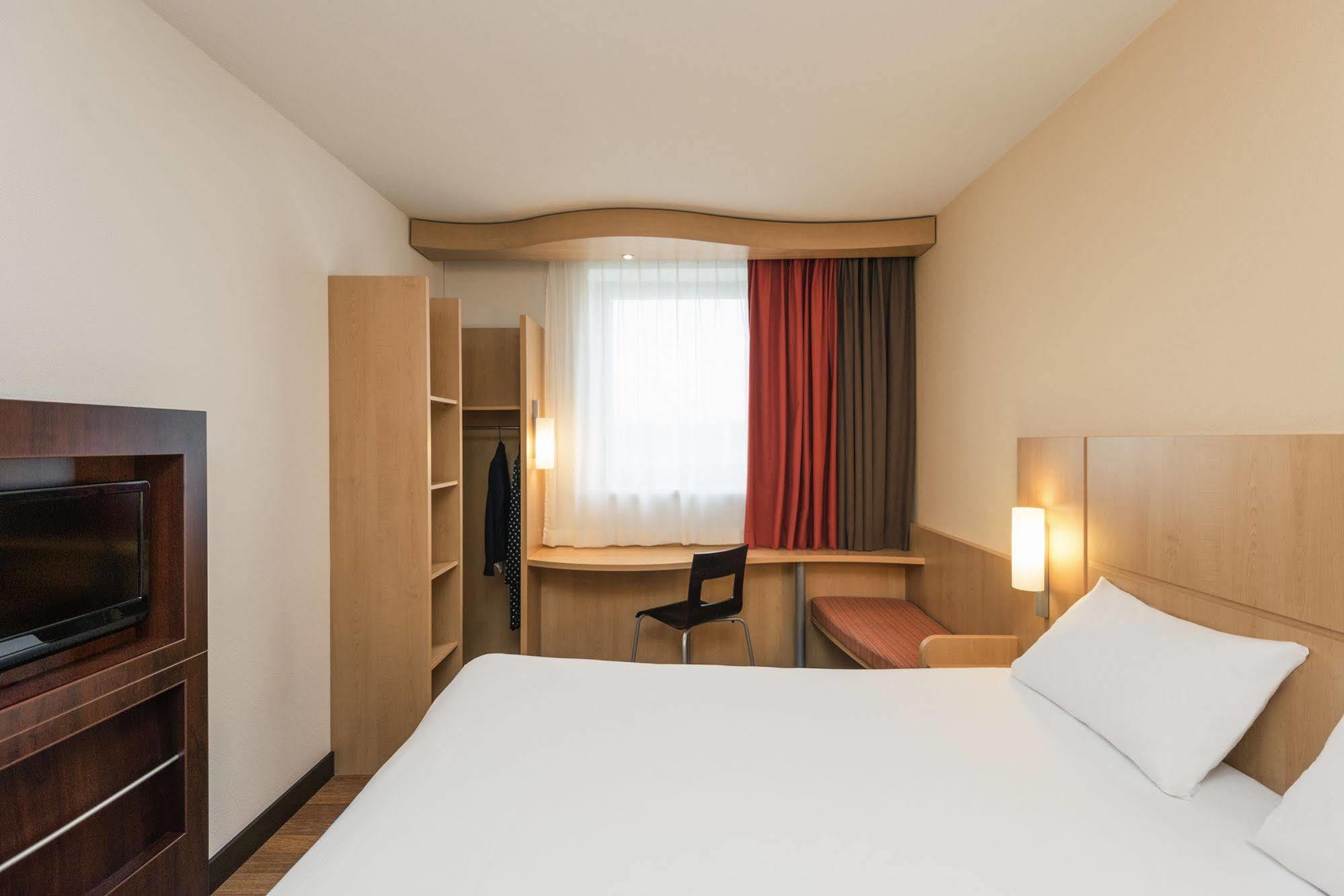 Готель Ibis Esch Belval Екстер'єр фото